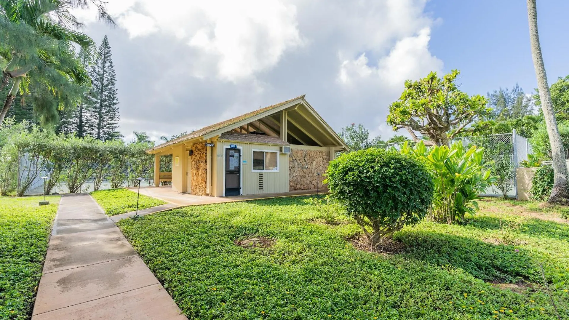 Rare 2 Bedroom & Loft Townhouse On The North Shore Kahuku USA