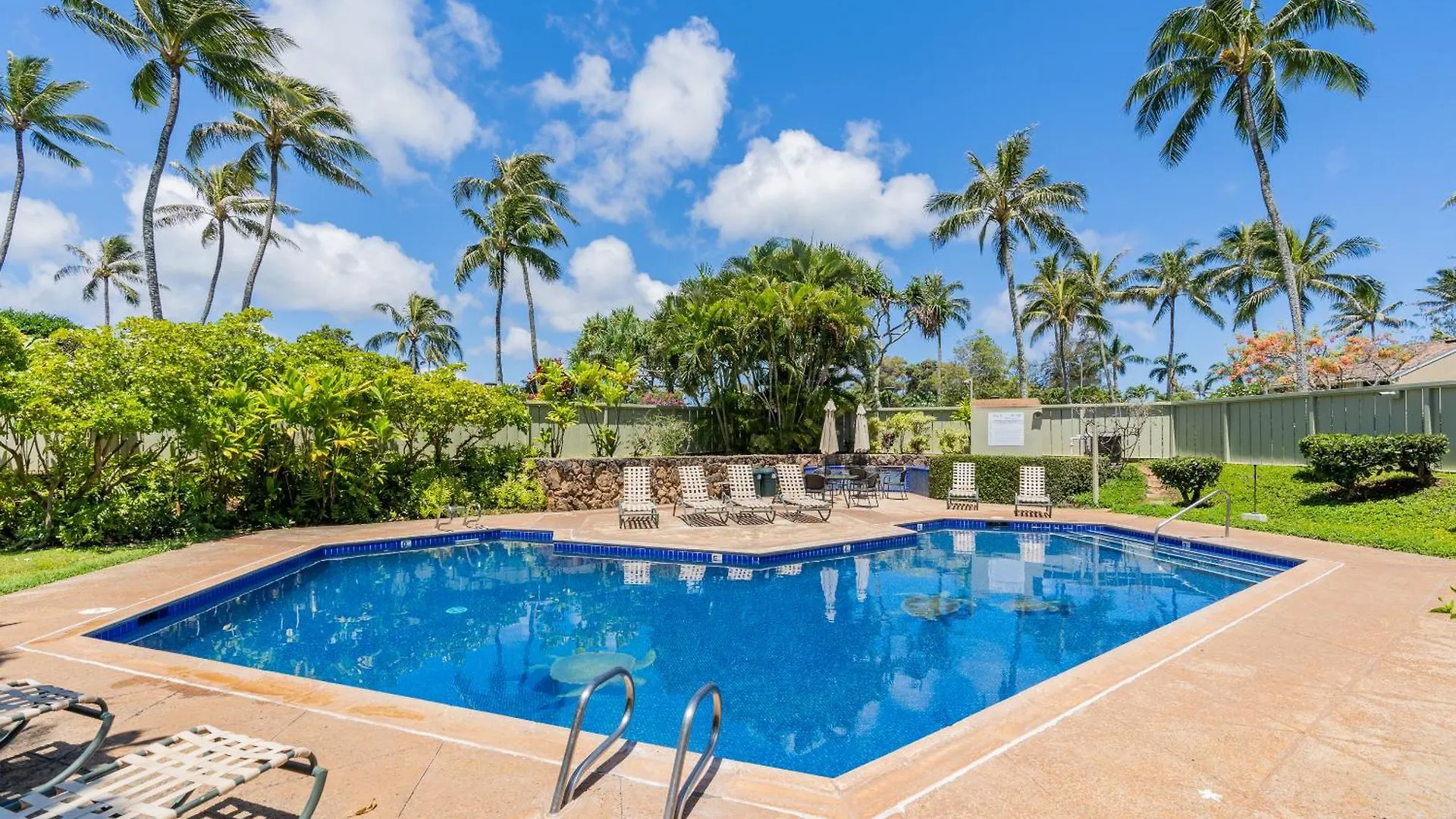 Rare 2 Bedroom & Loft Townhouse On The North Shore Kahuku